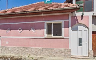 Casă de familie cu grădină și potențial în Giroc - Poză 1