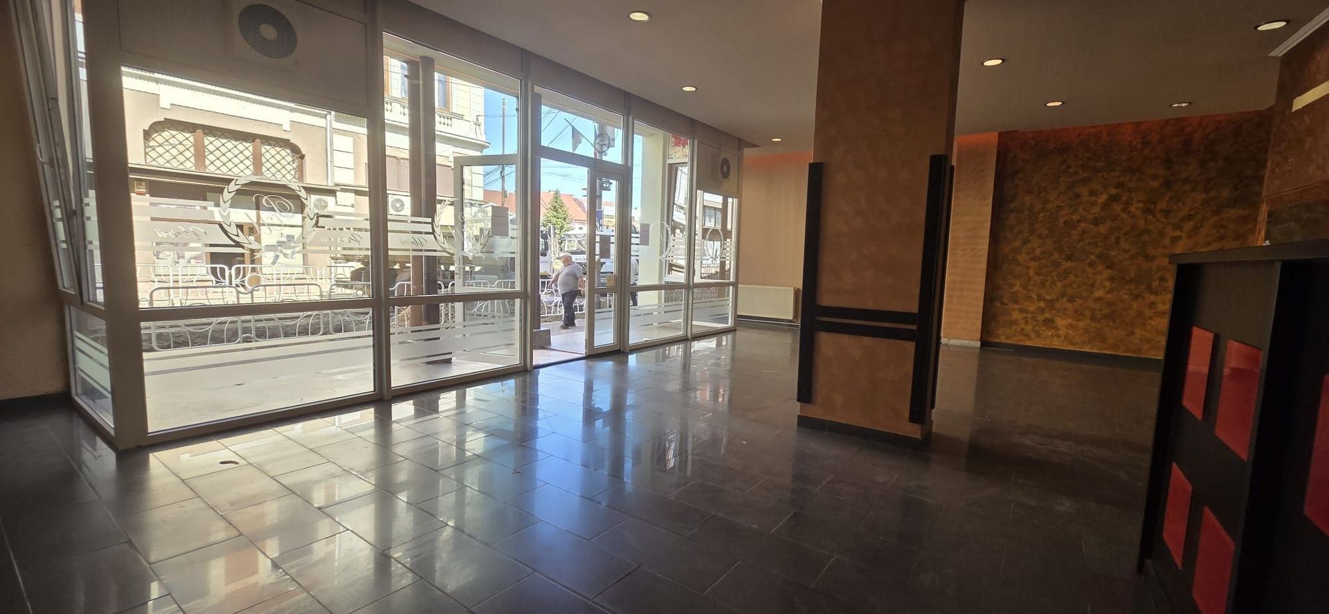 Spatiu comercial de inchiriat – fosta Pizzeria Unirii, Lugoj - Poză 2