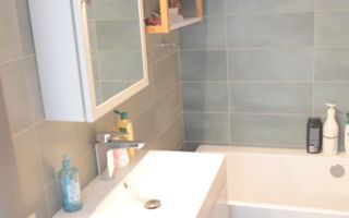 Apartament cu 3 camere, 2 bai, 2 terase, 2 garaje, in cartier Europa - Poză 10