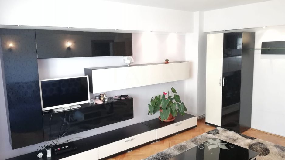Apartament 3 camere de închiriat, Piața Cipariu - Poză 1