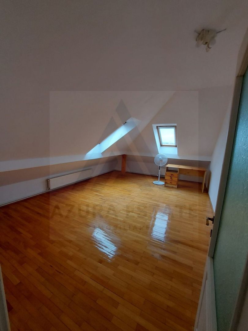 Apartament renovat tip mansarda pivnita si parcare privata in Strand - Poză 5