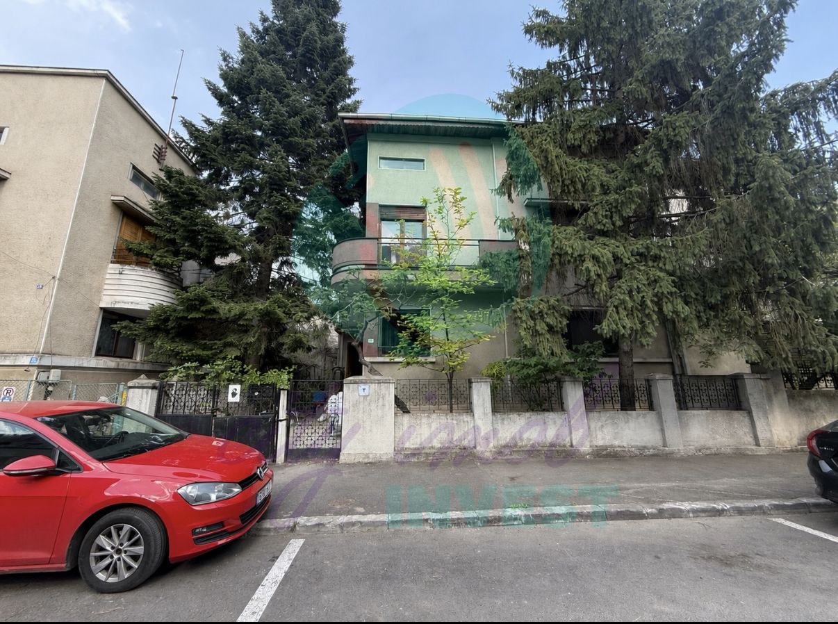 Proprietate rara pe o strada boema - Poză 1