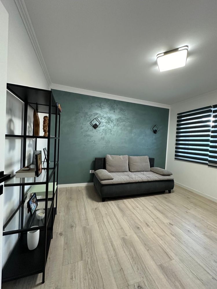 Vând apartament cu trei camere - Poză 5