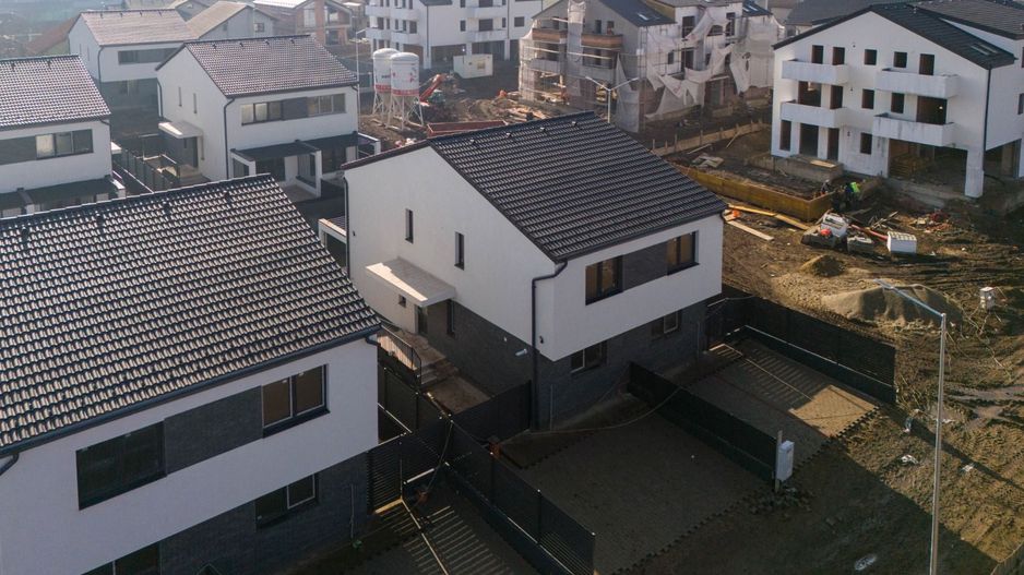 Casă Tip Duplex de Vânzare în Sânpetru | La Poalele Dealului Lempes - Poză 1