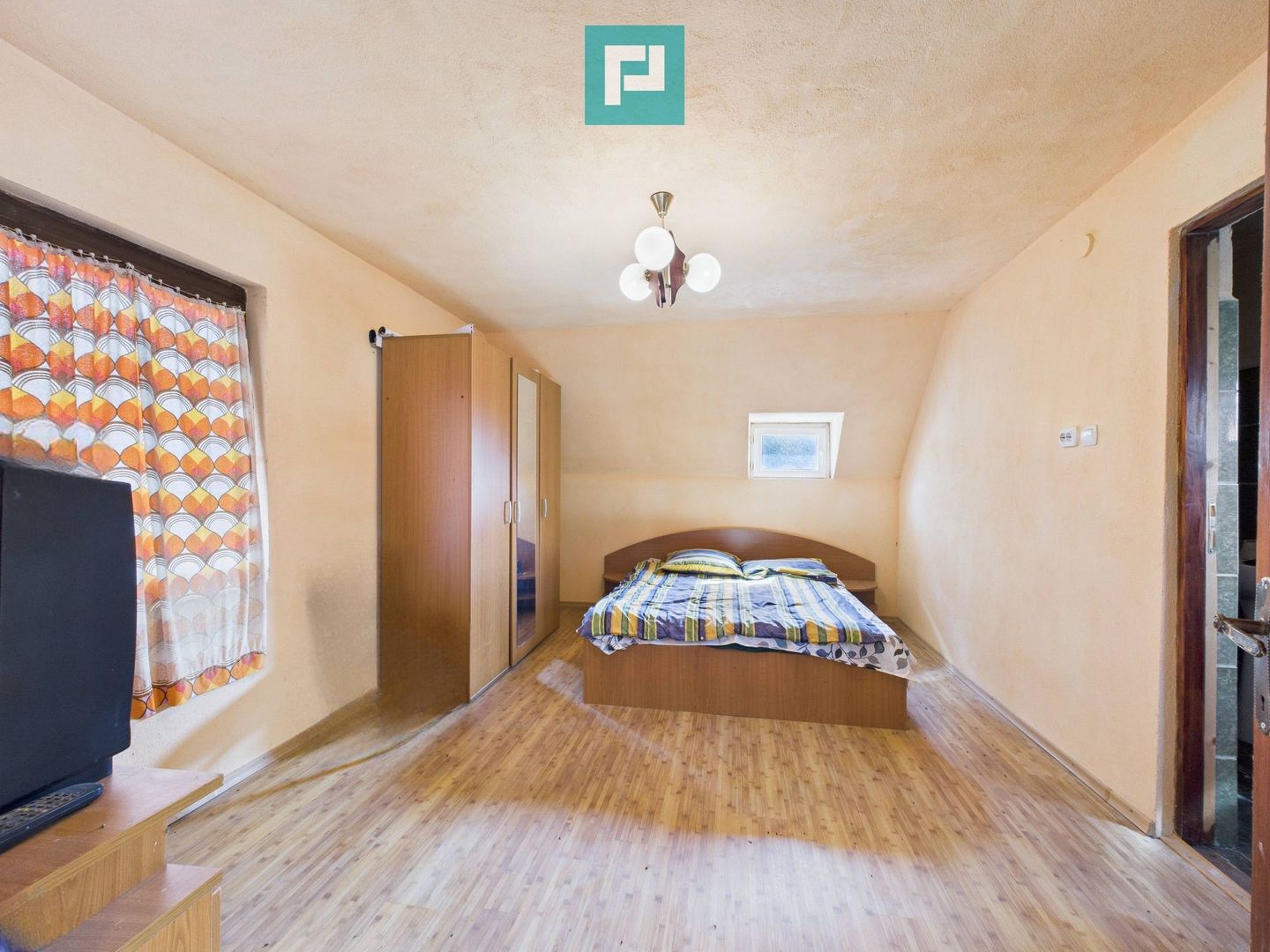 Casă și centru comercial, în localitatea Lazuri - Poză 5