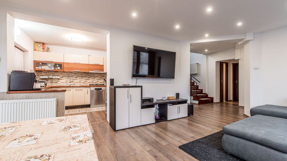 Vilă modernă 4 camere,  3 bai – Zimandcuz, jud. Arad - COMISION 0 - Poză 2