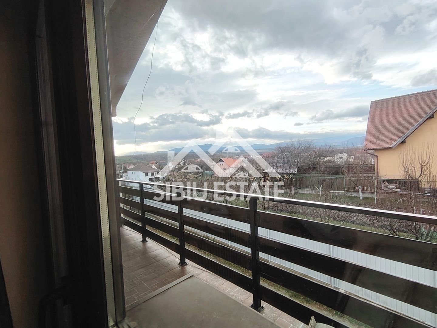 Casa de inchiriat Sibiu, 4 camere 2 bai - Poză 17