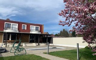 Casă  cu piscină- Unirii- Calea Voinicenilor - Poză 1