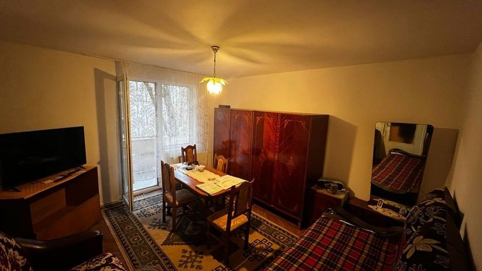 Vand Apartament 2 camere carpati 1 - Poză 2