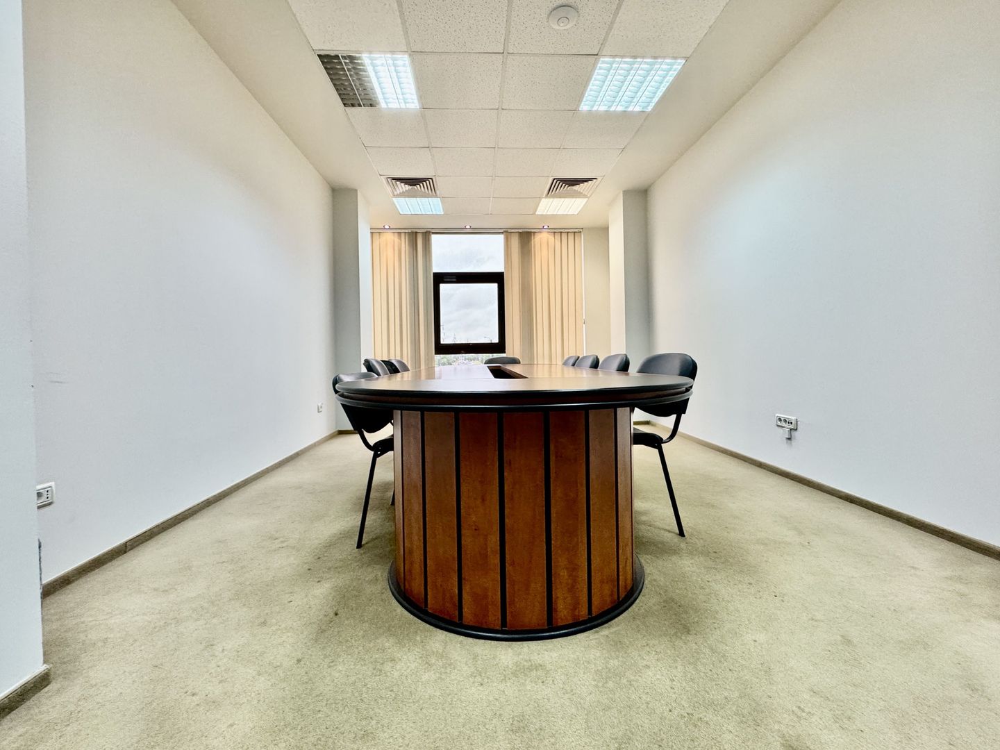 Spațiu pentru birouri langa Funshop Buziașului - Poză 27