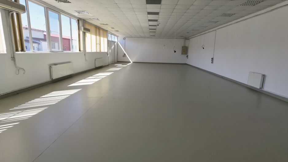 Proprietate industriala  la 35 km de TM - Poză 50