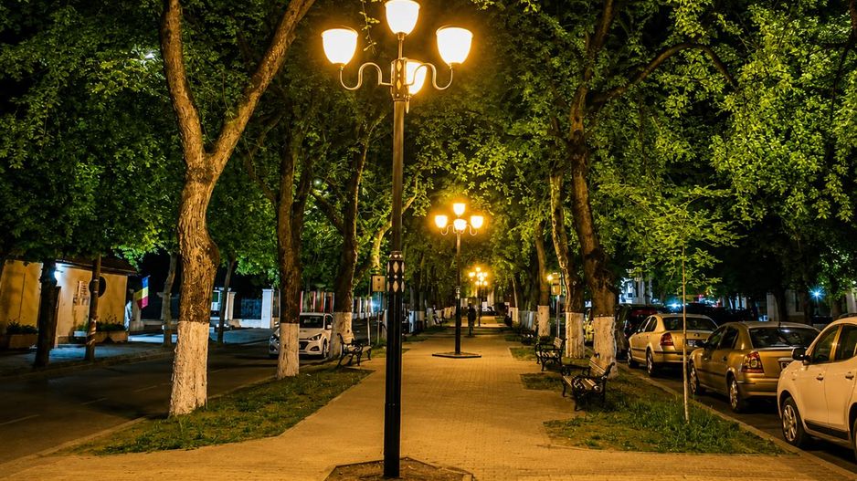 Casa cu doua cai de acces, 5 camere, 4 bai, garaj, langa Cetatea Medievala Targu - Poză 1
