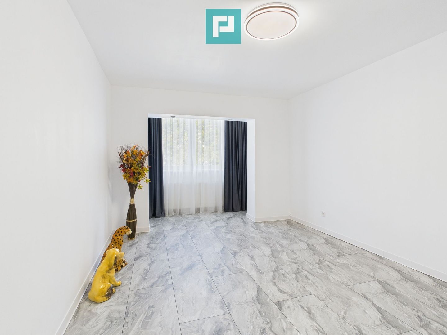 Apartament  2 camere renovat modern zona Torontal - Poză 2