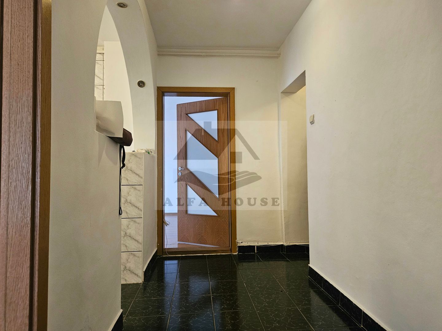 Apartament cu doua camere, zona Racadau 57 mp - vedere spre Tampa - Poză 2