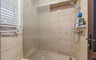 Casă micuță + un pic de curte - Poză 5