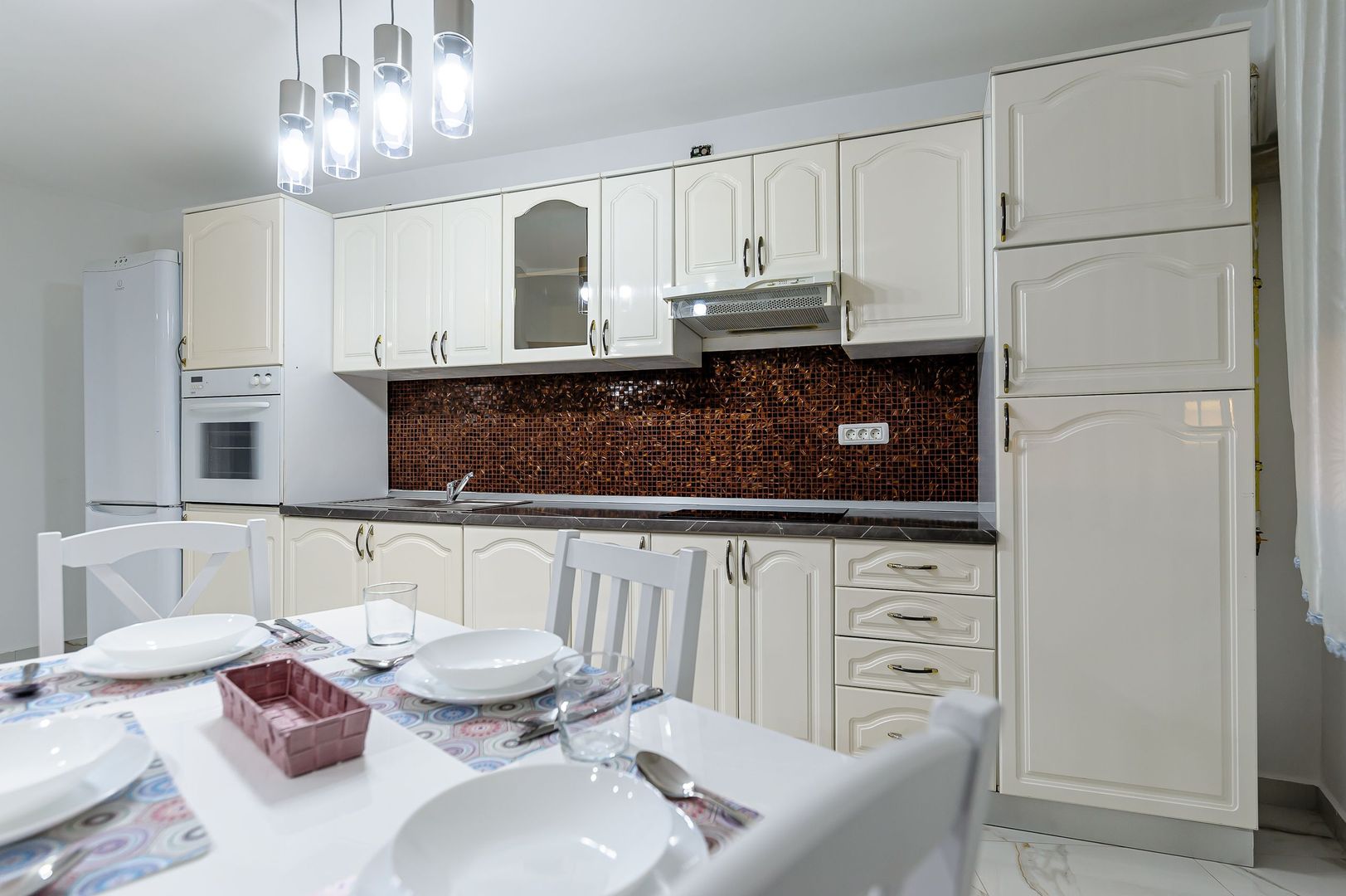 Apartament modern cu 3 camere în Piața Spitalului - Poză 2