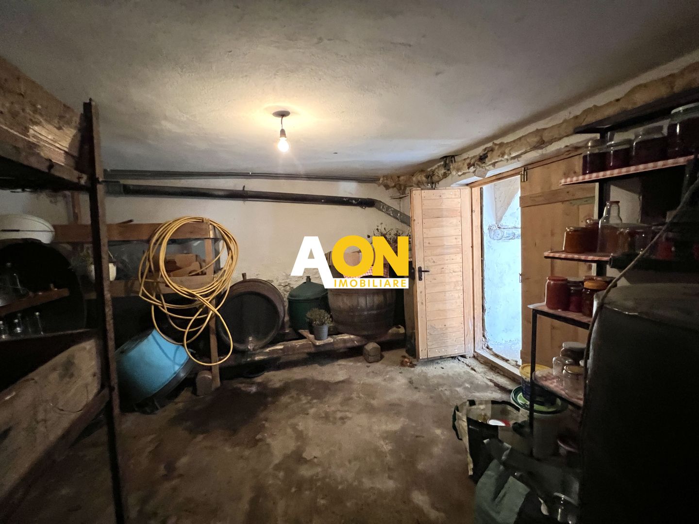 Casa de vanzare pretabila 2 familii, garaj, livada, comuna Pianu - Poză 36