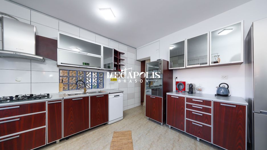 Pensiune/Vilă de vânzare în Bran | 8 camere | 180 mp - Poză 20
