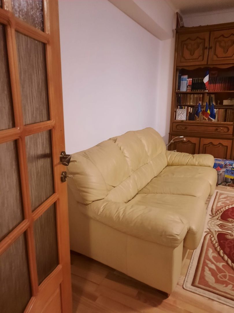 Apartament 3  cam Pta Centrala,et 4/7 - Poză 4