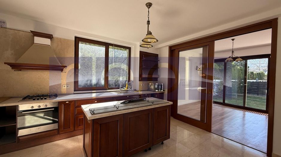 INCHIRIERE VILA DEOSEBITA EROU IANCU NICOLAE | PISCINA | 7 CAMERE | 1300MP CURTE - Poză 17