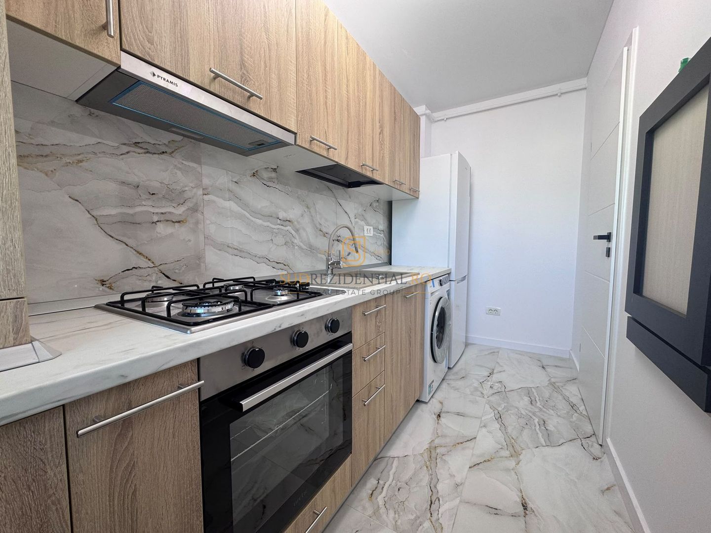 Apartament cu o camera, piscina exterioara, metrou Berceni - Poză 4