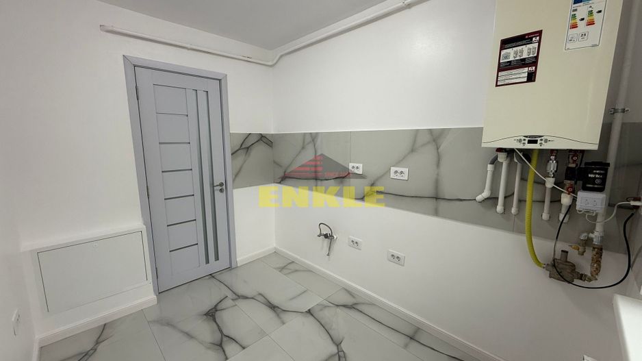 De vanzare apartament cu 2 camere, etaj2, RENOVAT IN TOATALITATE - Poză 2