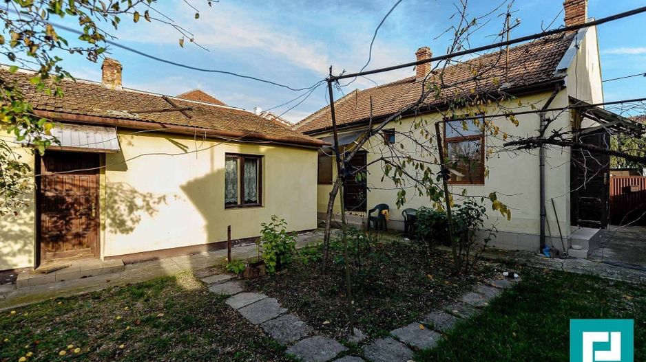 Casă cu teren în Pârneava - Poză 1