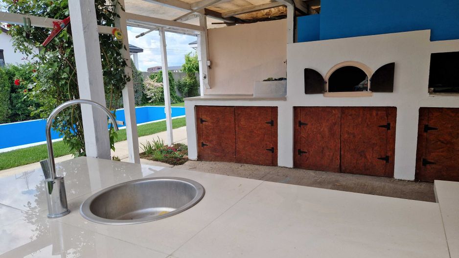 Vila de inchiriat, 4 camere, incalzire in pardosela, curte 800 m2 - Poză 2