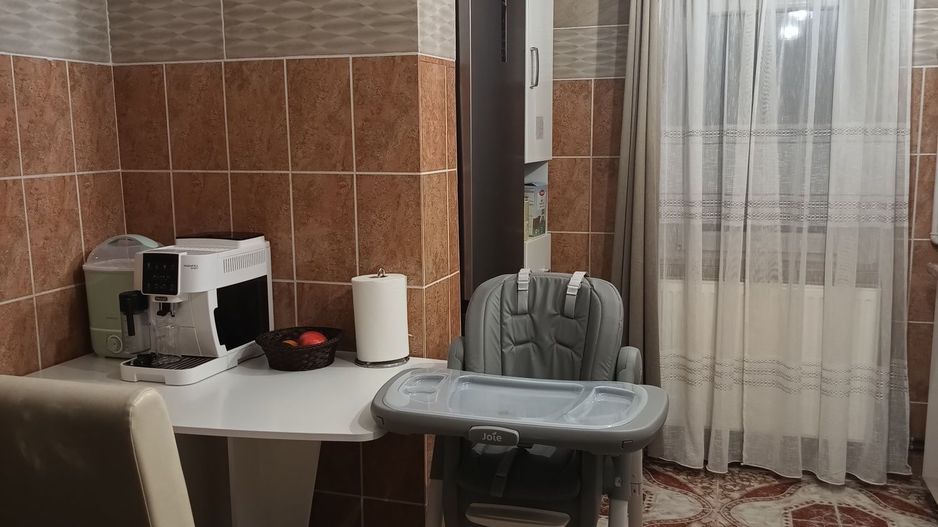 Vând apartament decomandat cu 3 camere, micro 16 - Poză 4