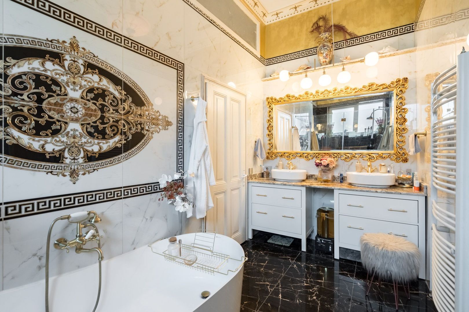 VILA REPREZENTATIVA ICOANEI - Poză 12