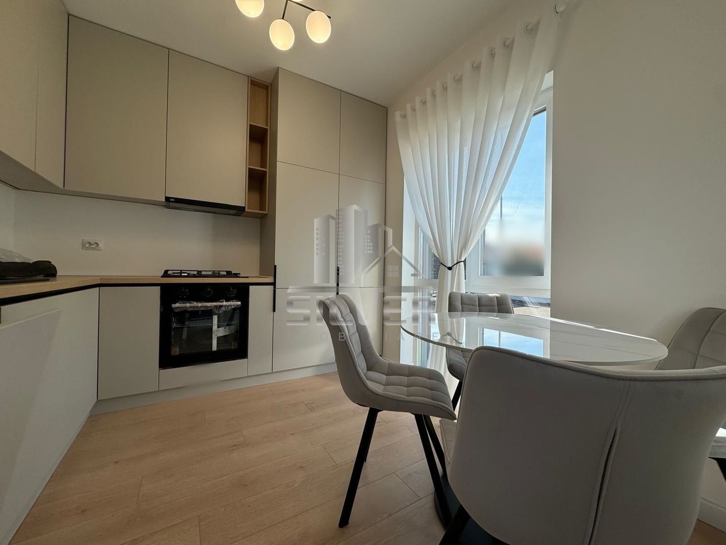 Casa tip duplex  la cheie. - Poză 4