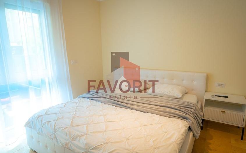 VAND 1/2 CLADIRE CU 6 APARTAMENTE - Poză 8