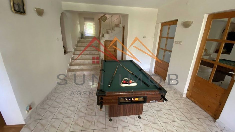 Vila de vanzare, teren 3100 mp, 7 camere, 6 grupuri sanitare, 3 CT, an 1997 - Poză 10