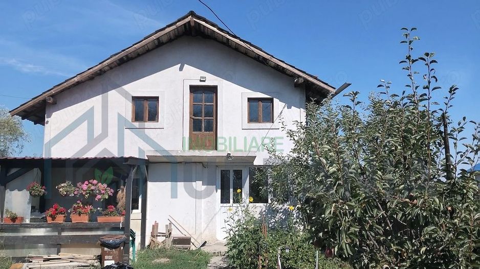 Casă mansardată în sat Osoi, Comuna Comarna, acces direct la drum județean - Poză 1