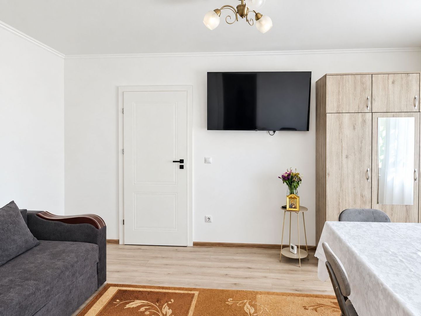 Apartament 2 camere,  50 mp Podu Ros Primaverii 360 euro - Poză 2