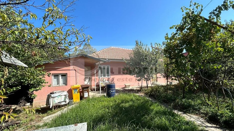 Casa si teren 4333 mp de vanzare in Tomesti - Chicerea-90,000 € - Poză 2