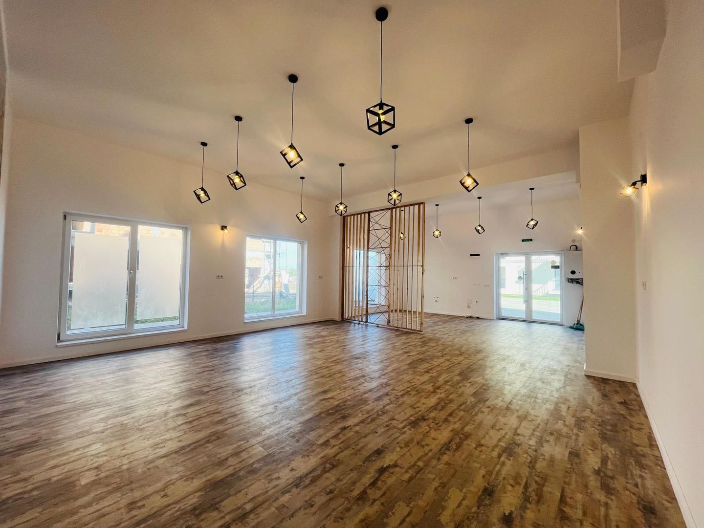 Spatiu comercial de vanzare in Selimbar - Poză 4