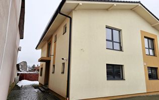 1/2 Duplex finisat 90%, 4 camere, 317 mp teren, zona Centru