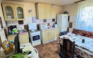 Casa de vanzare parter+etaj / 7 camere/ 1550mp teren+ 240mp utili+garaj / Dancu - Poză 8