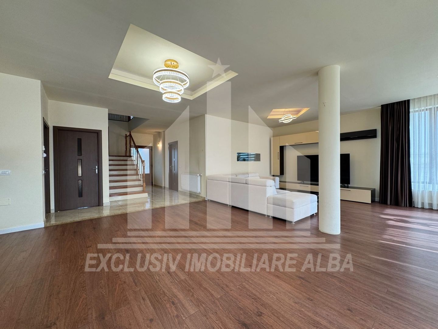 Casa individuala | Pensiune | 560 mp | 1450 mp teren | Cetate - Poză 2