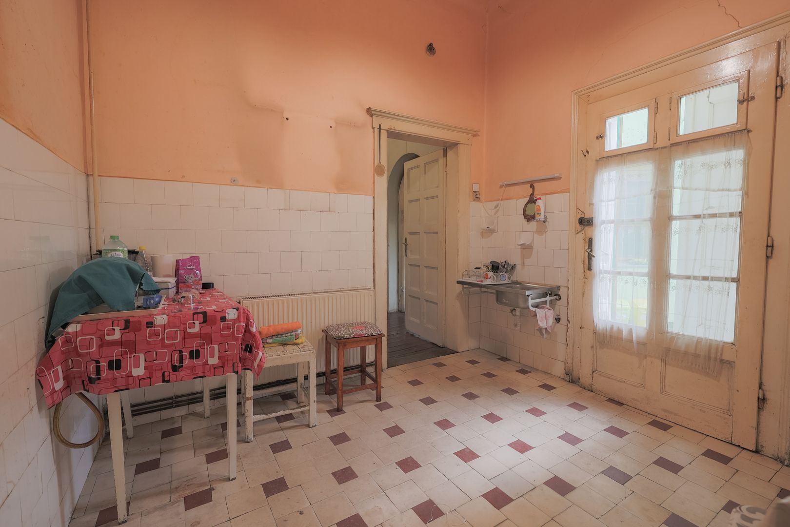 VILĂ INTERBELICĂ CU TEREN GENEROS ȘI SPAȚIU COMERCIAL . VÂRFUL CU DOR - Poză 13