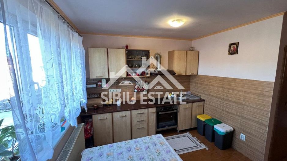 Casa duplex 100 mp utili, la intrare Sura Mare teren 1500 mp teren - Poză 5