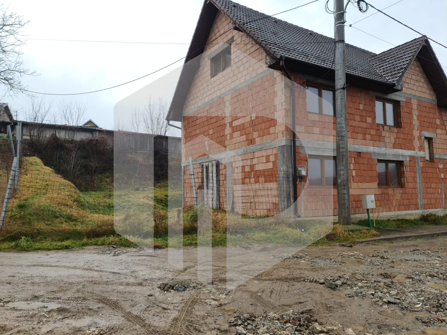 Casa pretabila pentru inchiriere | 7 camere | 290 mpu | Ocna sibiului - Poză 4