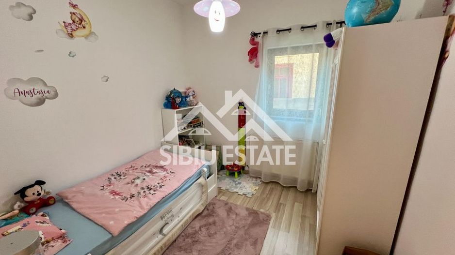 Casa moderna, spațioasa, curte generoasa pe un nivel în Sura Mare - Poză 10