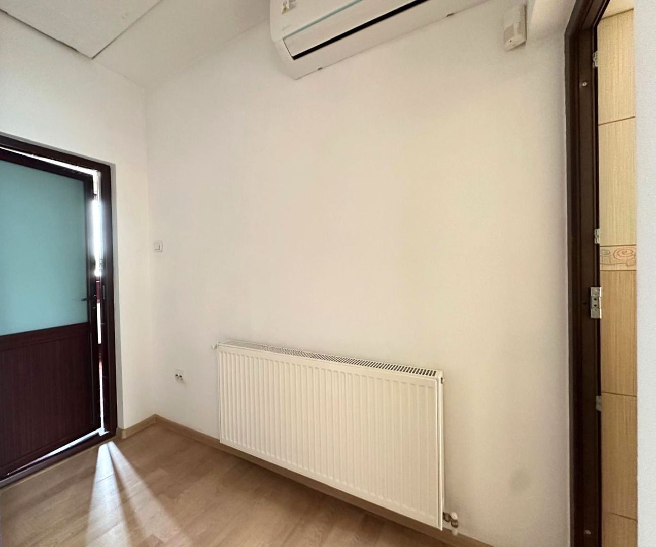 Inchiriere casă complet renovată cu 4 camere  Băneasa, Sector 1 - Poză 16