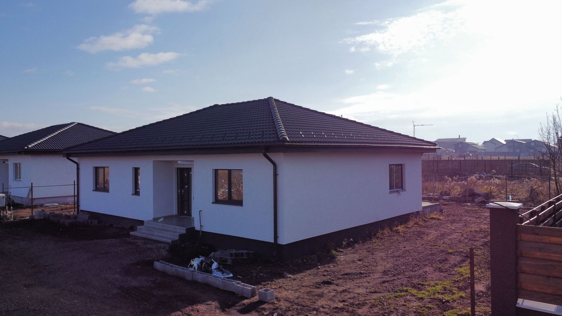 Casă pe parter de vânzare în cartierul Izvor - Poză 2