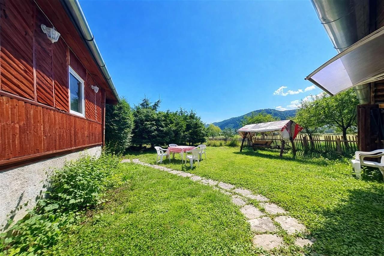 Casa de vacanta, intr- o ariere admirabila, Lunca Bradului - Poză 7