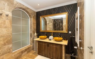 Vila deosebita langa pădure în Tunari - Poză 17