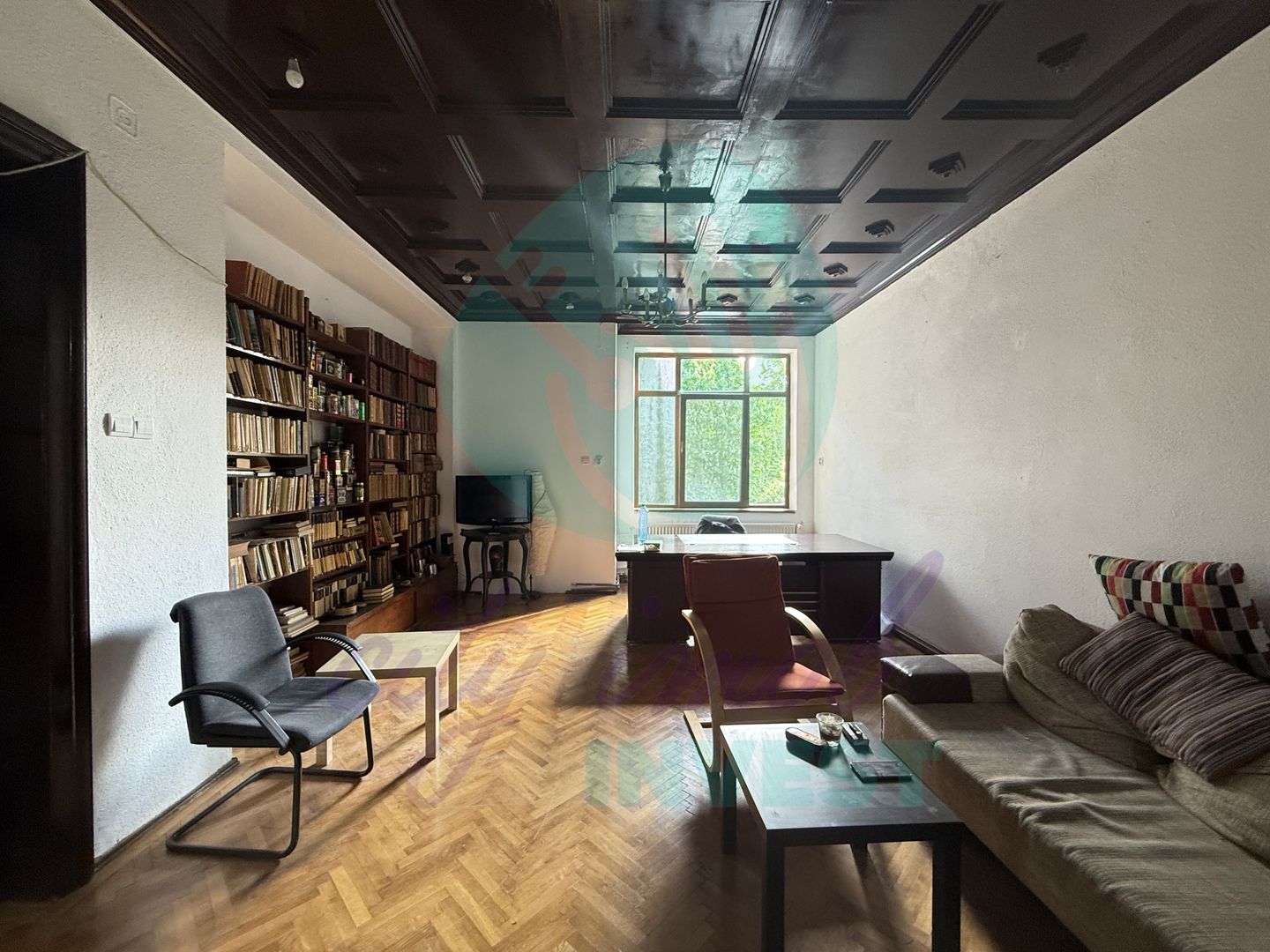 Eleganta, stil si mult potential intr-un apartament interbelic de 3 camere - Poză 1