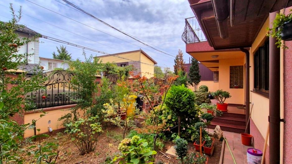 Cauți o casă mare sau spațiu pentru business? Aici le ai pe ambele! - Poză 22